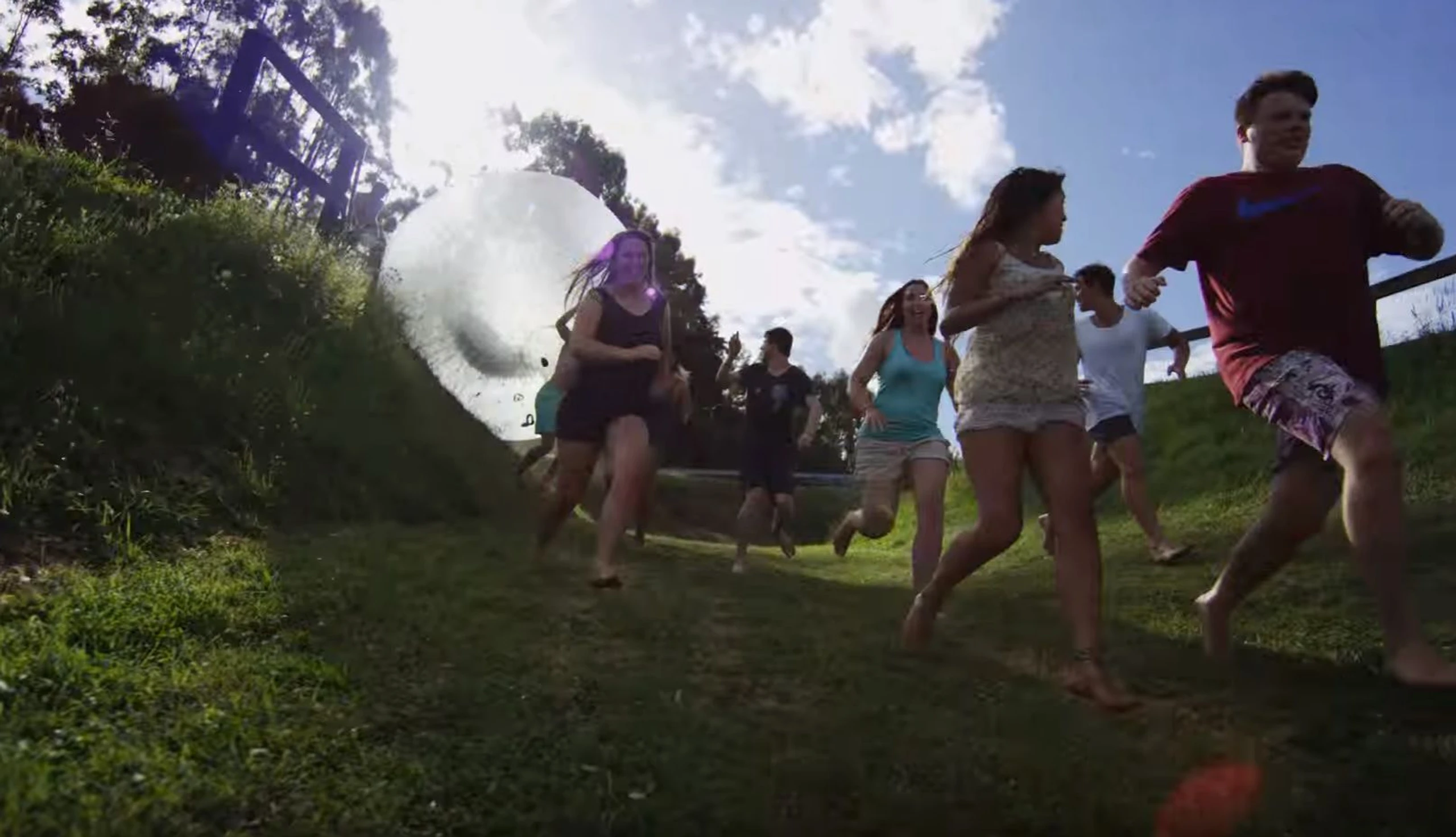 Leben - Zorbing: Vom Ball verfolgt