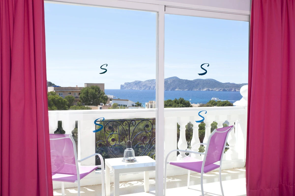 © Seetel Hotels Blurred image background