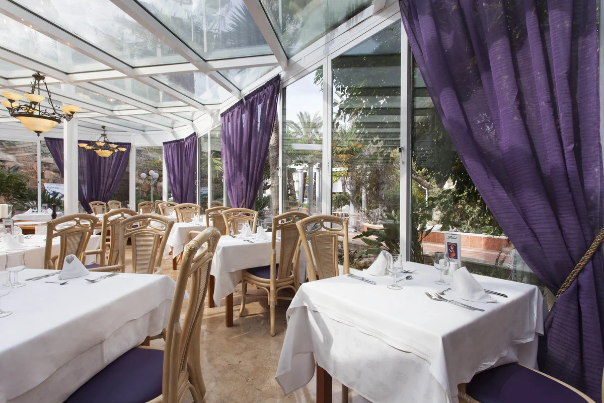 © Seetel Hotels Blurred image background