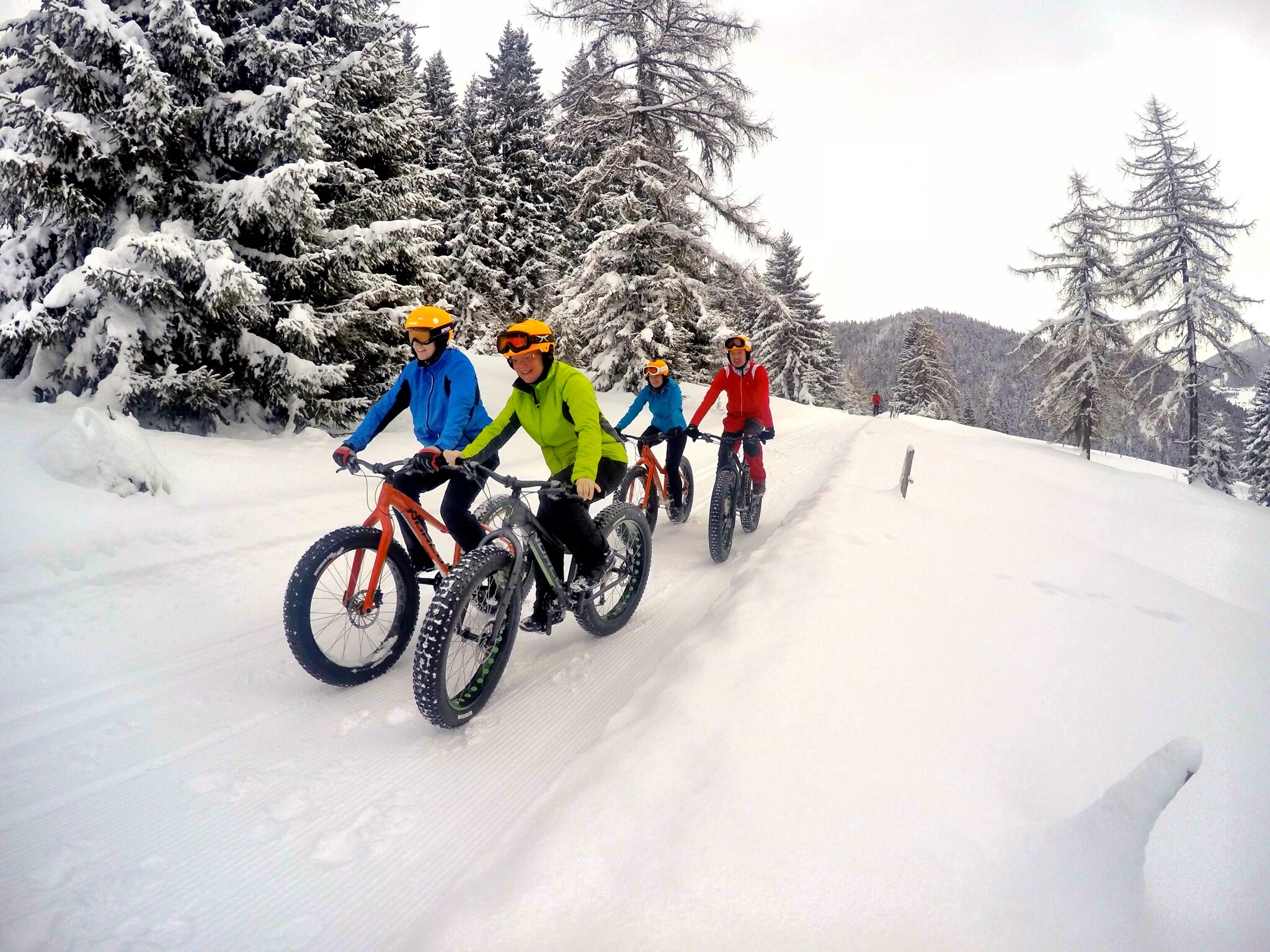 © Michael Stix/alpinefatbike.com Blurred image background