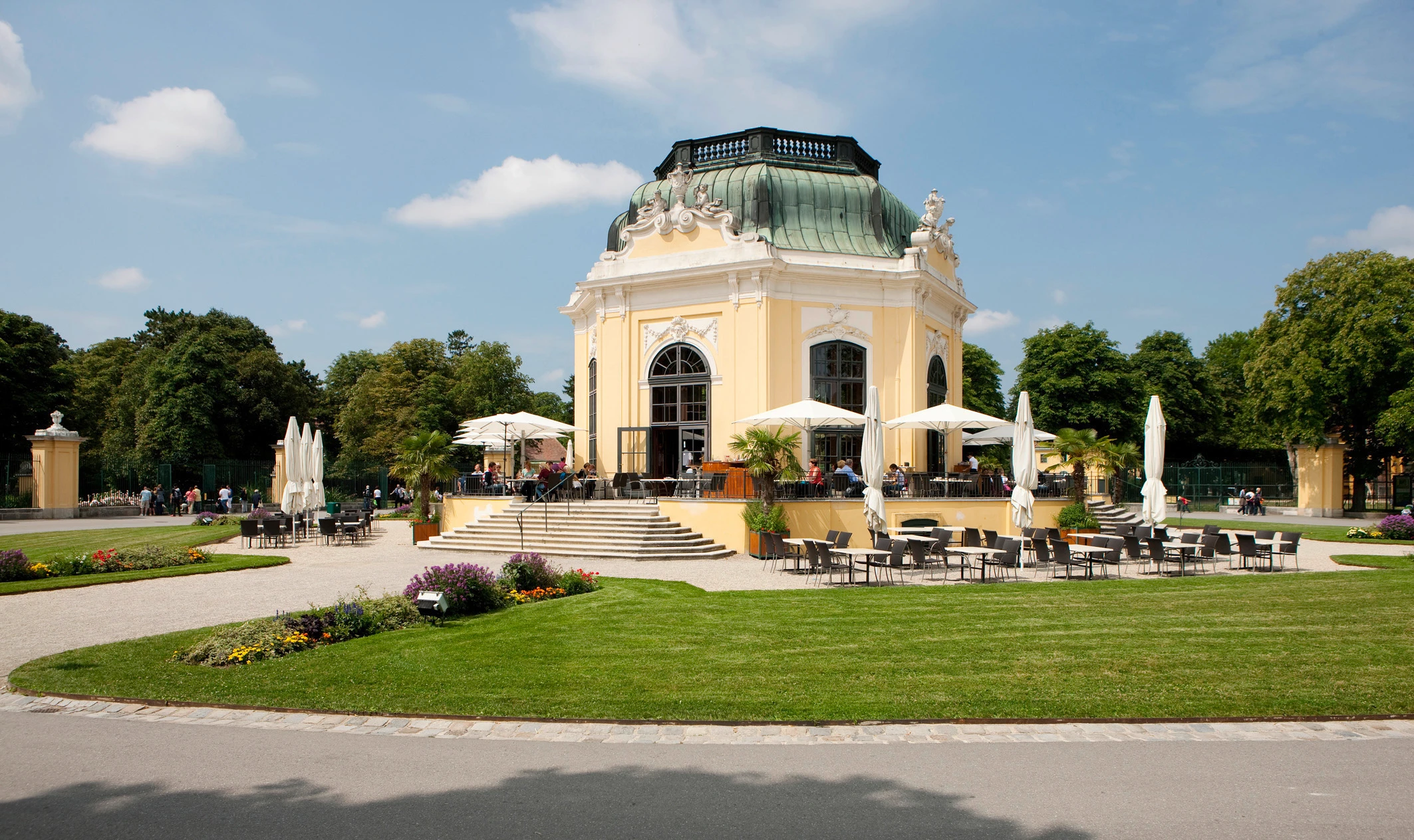 © Harald Eisenberger Blurred image background