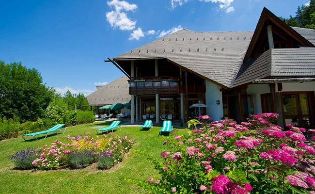 © Hotelresort Klopeinersee Blurred image background