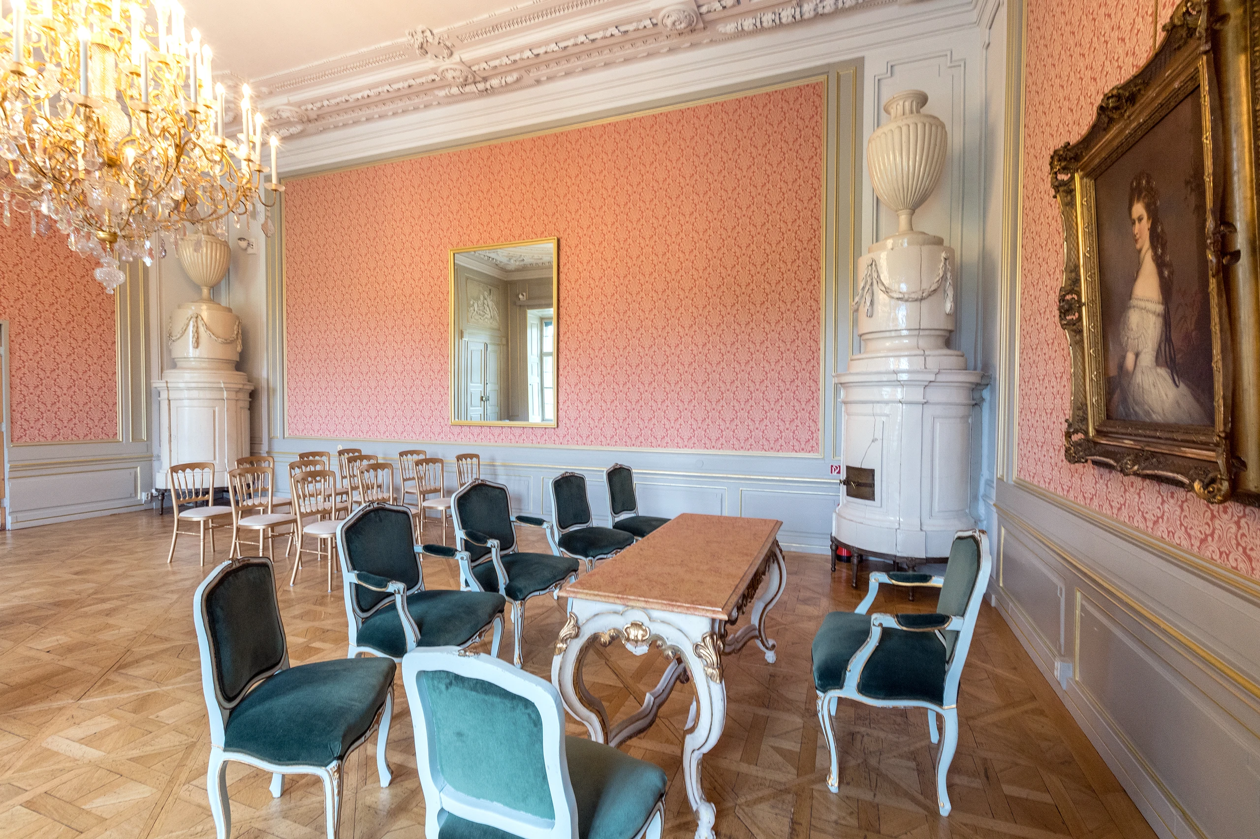 © Hendrich Real Estate GmbH Blurred image background