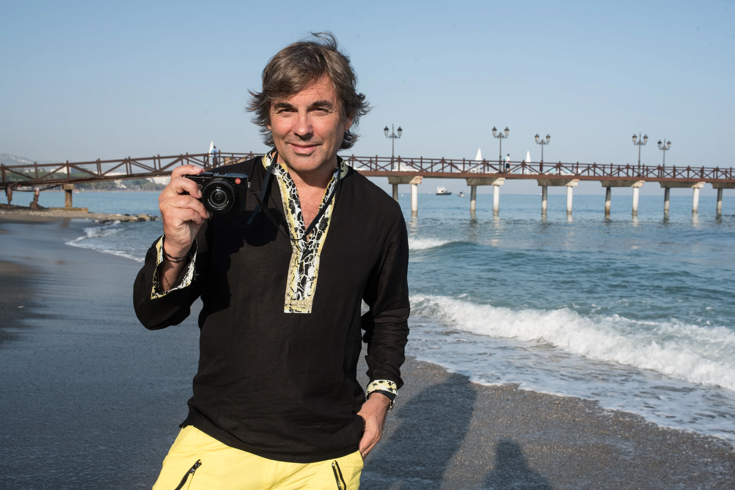 © Ricardo Herrgott Blurred image background