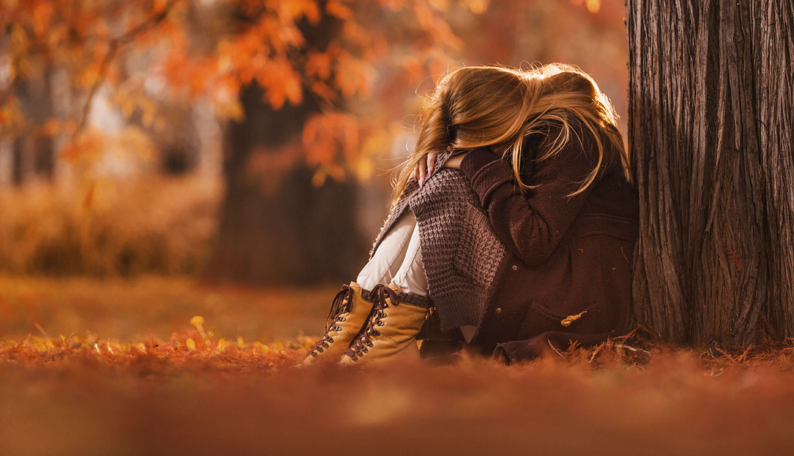 Trauerphasen: Warum wir in den traurigsten Momenten oft nicht weinen können