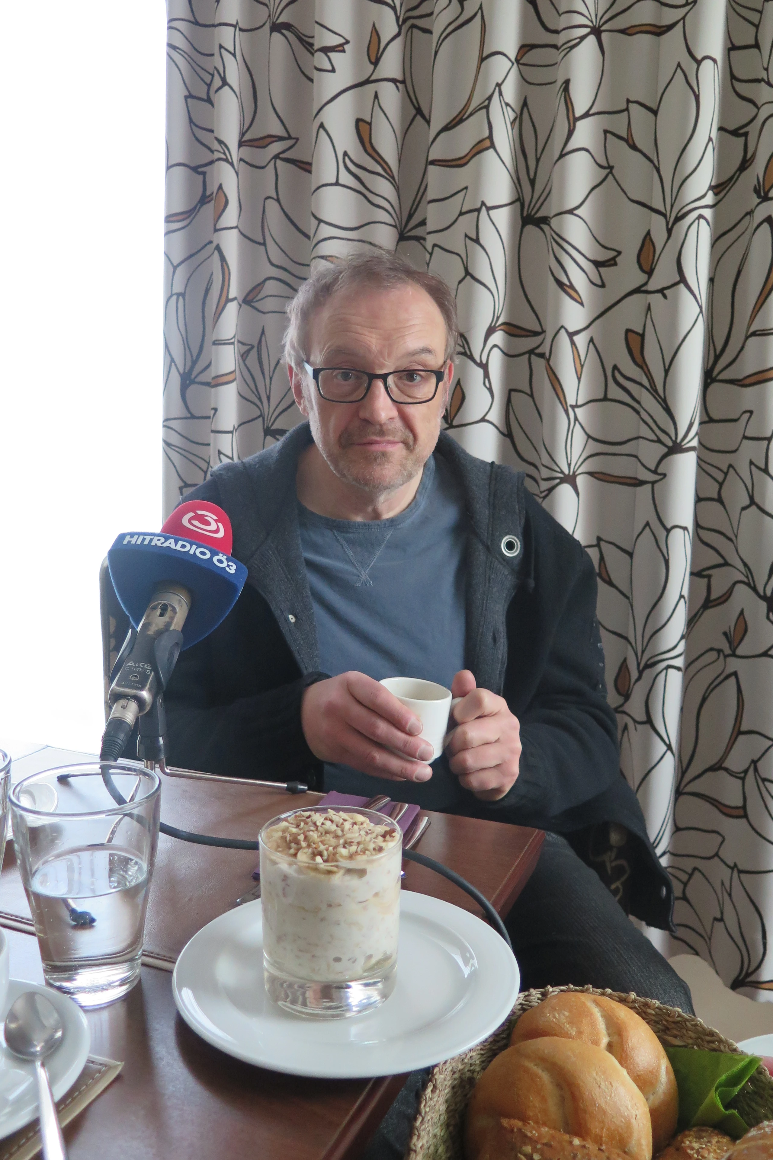 © Hitradio Ö3 Blurred image background