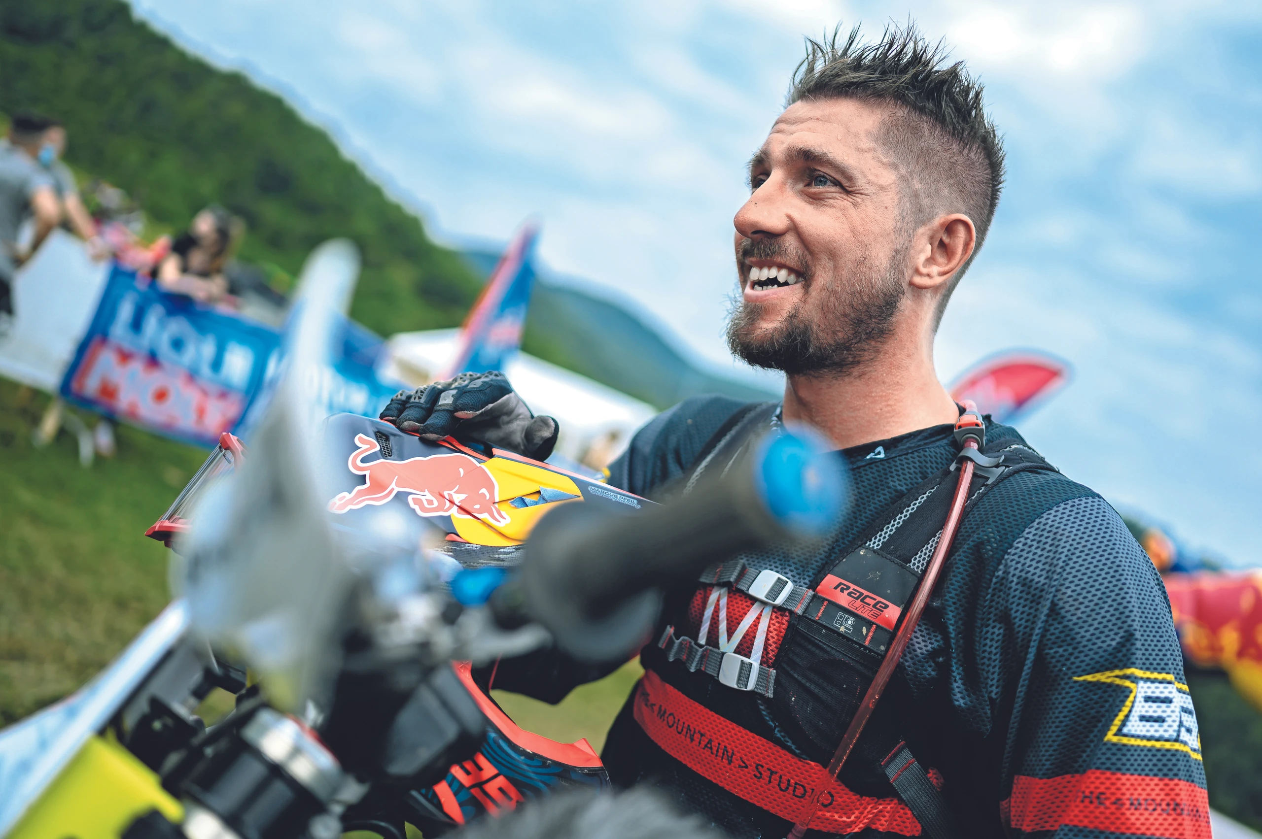 © Mihai Stetcu/Red Bull Content Pool Blurred image background