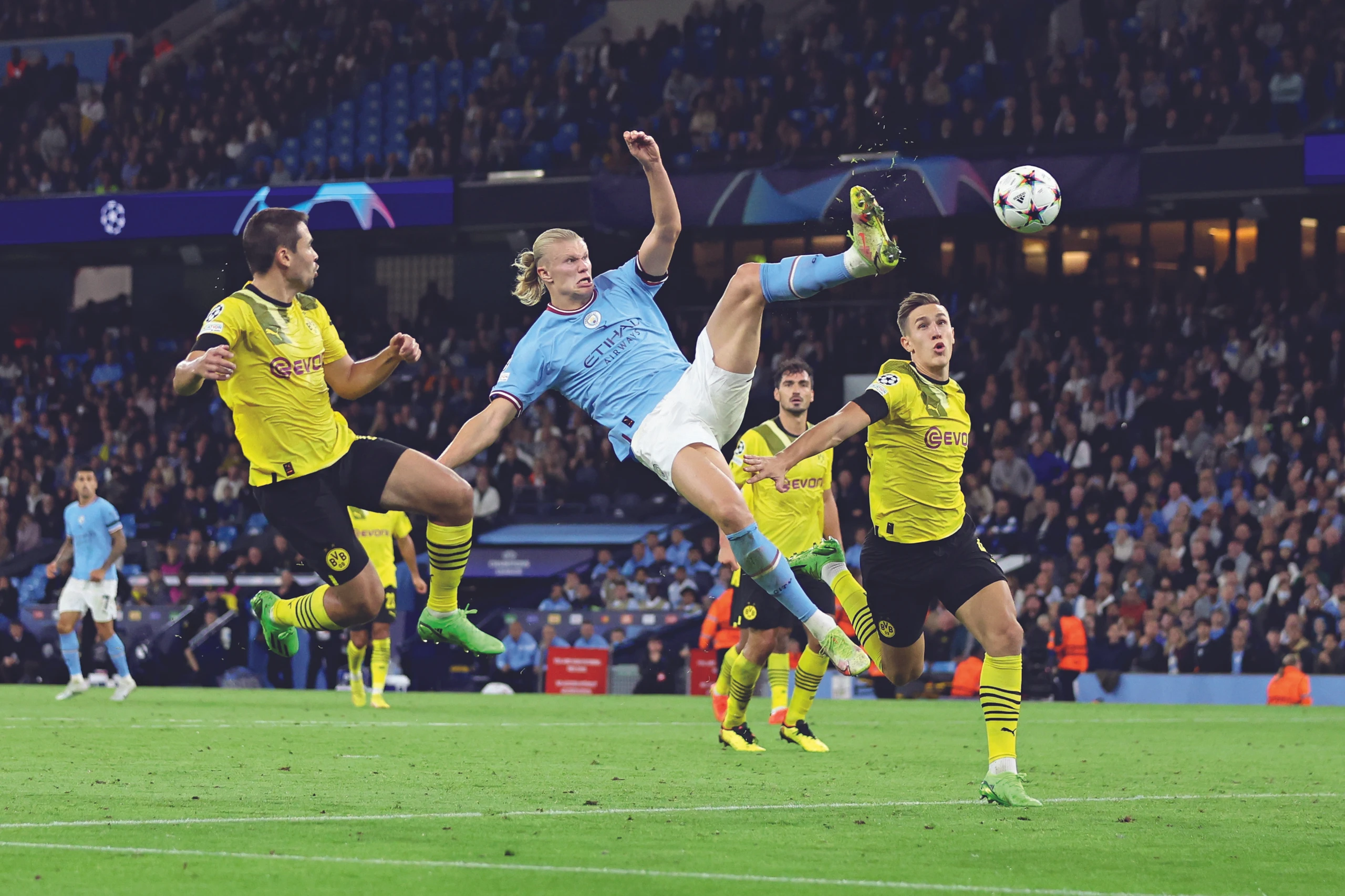 © Marc Atkins/Getty Images Blurred image background