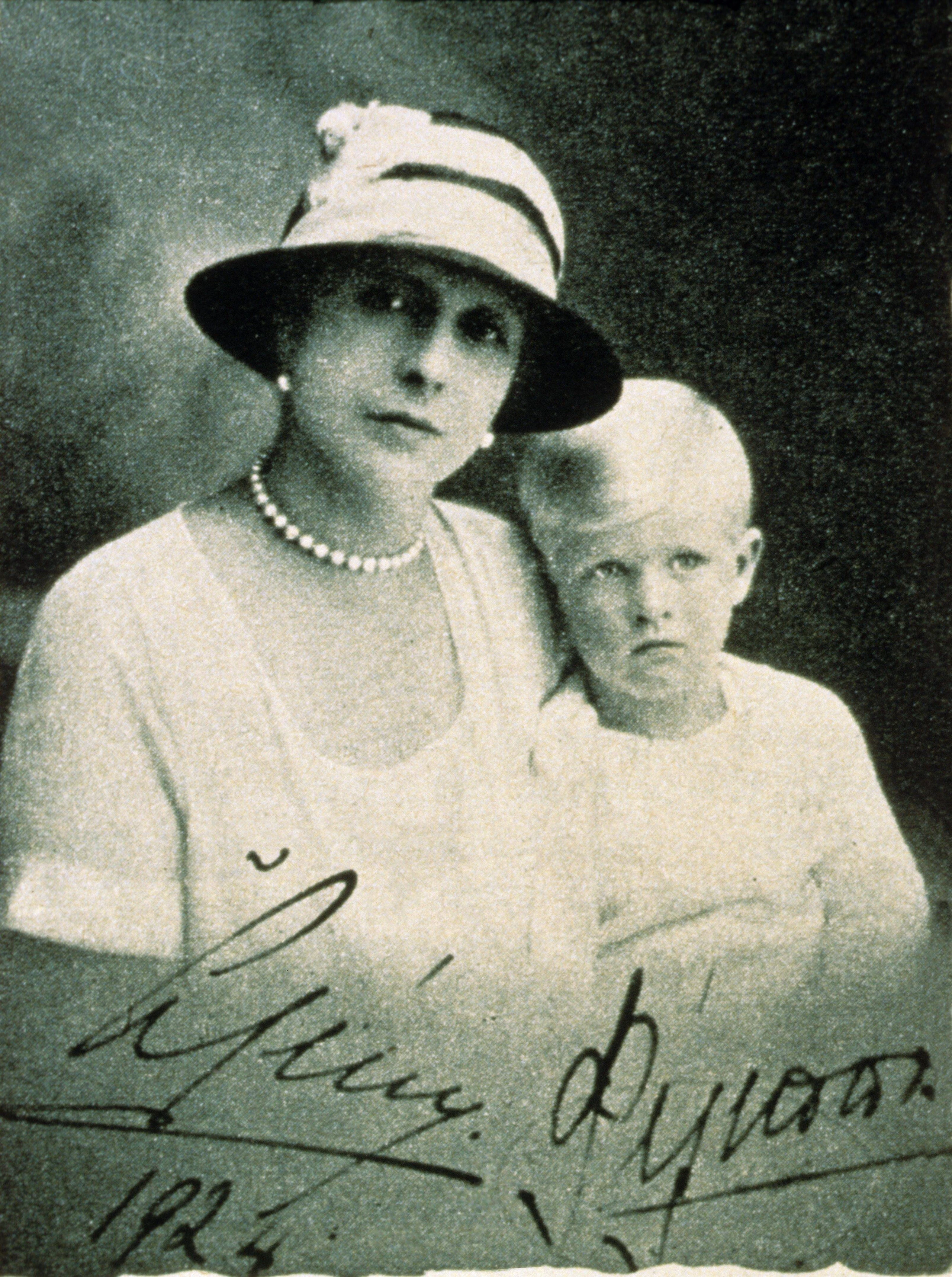 © IMAGO images / United Archives International Blurred image background