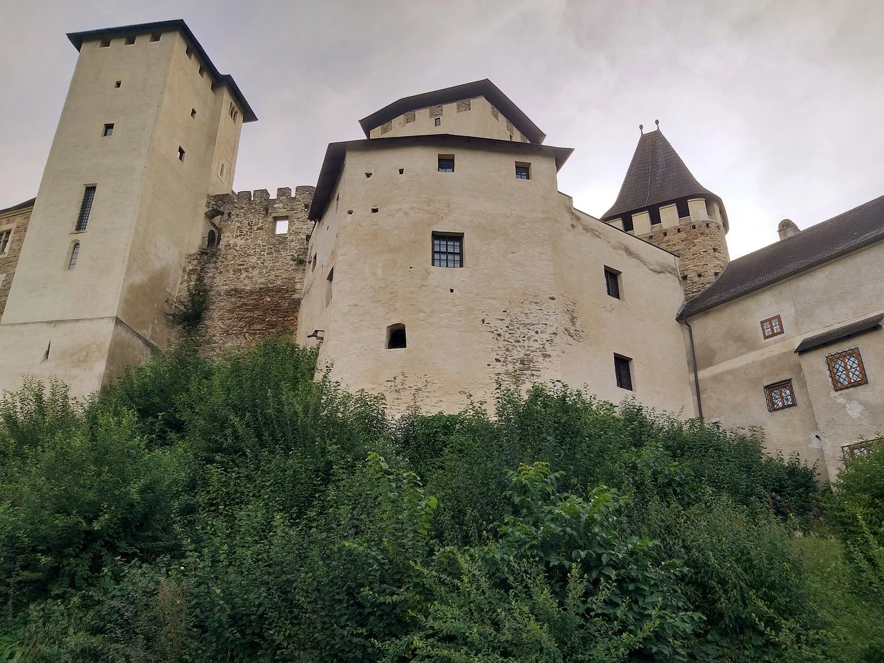 © Tripadvisor.com/Burg Lockenhaus Blurred image background