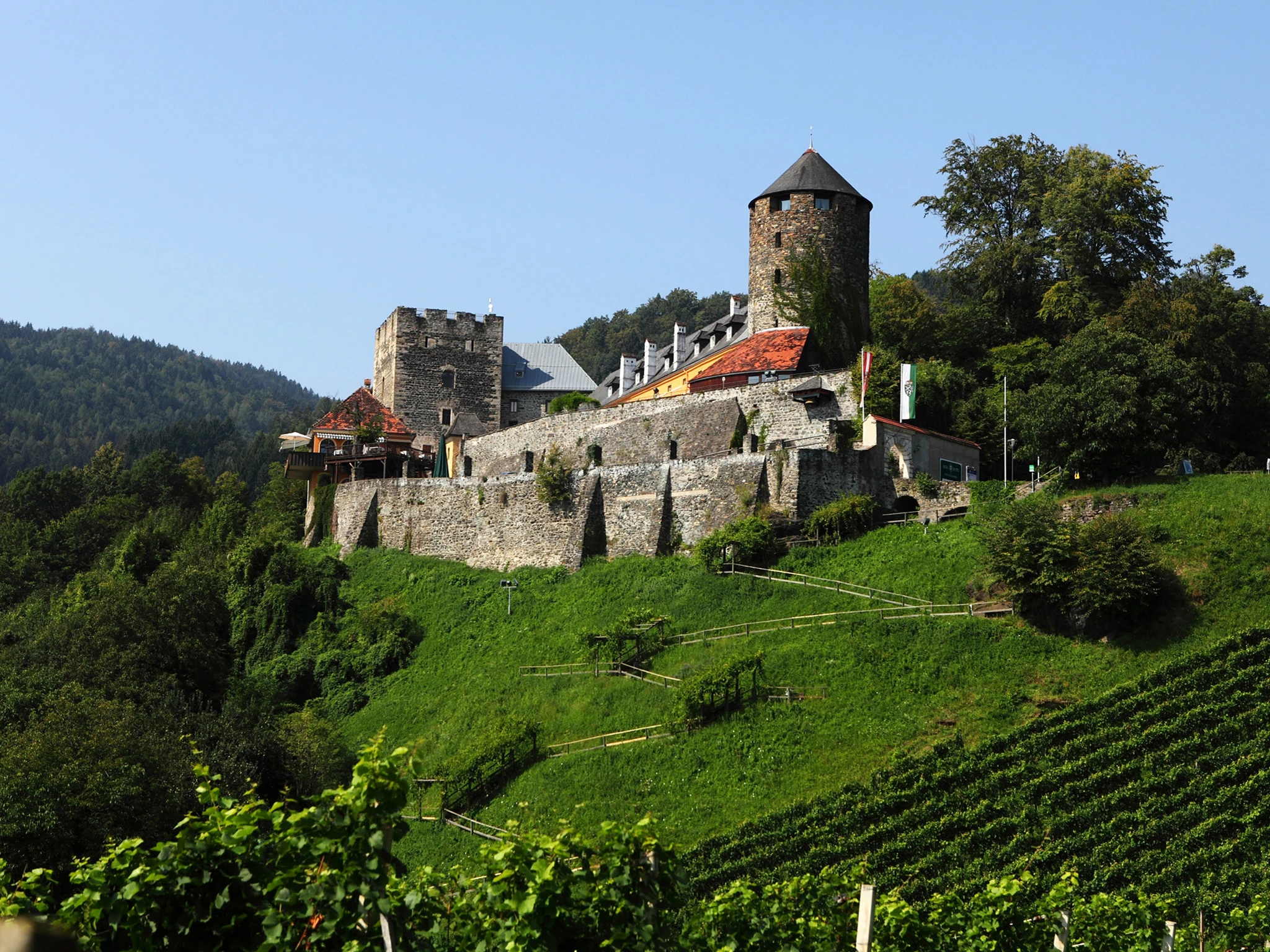 © Burg Deutschlandsberg Blurred image background