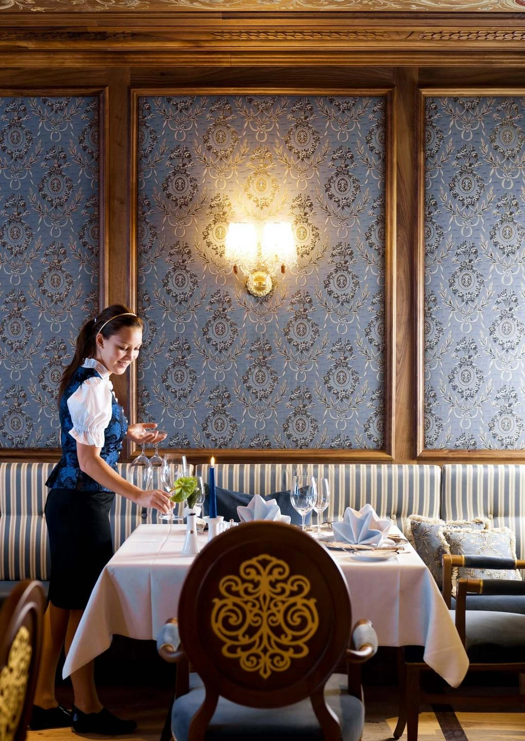 © Trofana Royal/Klaus Lorke Blurred image background