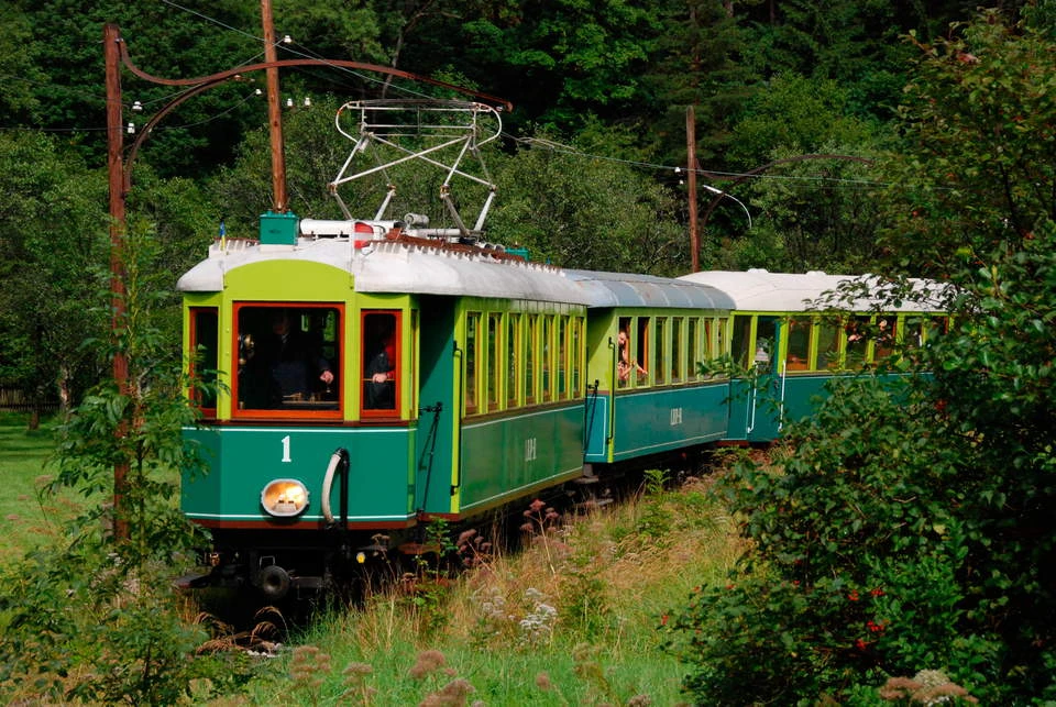 © ÖGLB (Österreichische Gesellschaft für Lokalbahnen) Blurred image background