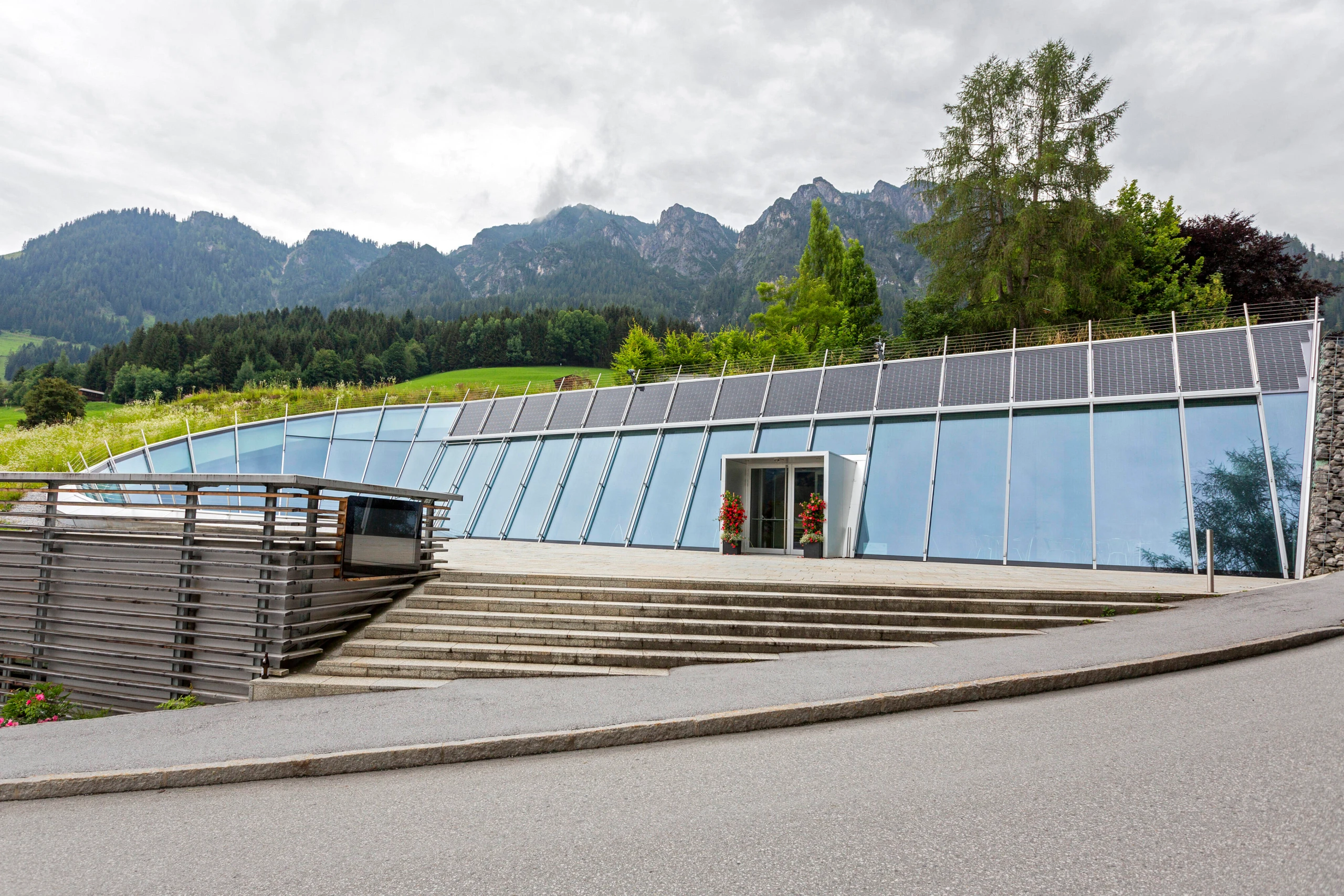 © imago images/CHROMORANGE Blurred image background