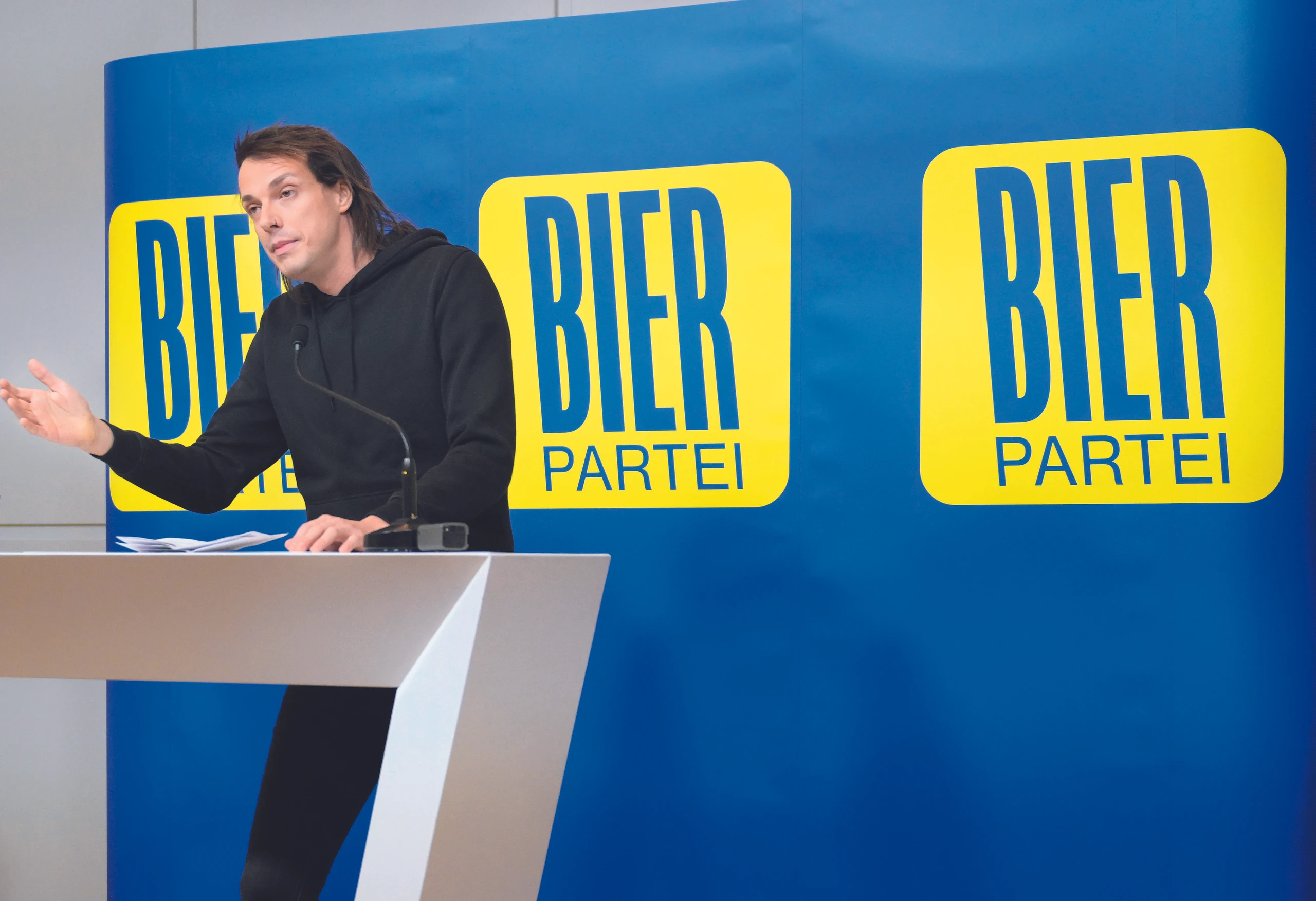 © APA/Robert Jäger Blurred image background