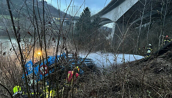 Lenker von Autokran starb bei Absturz von A10 bei Villach