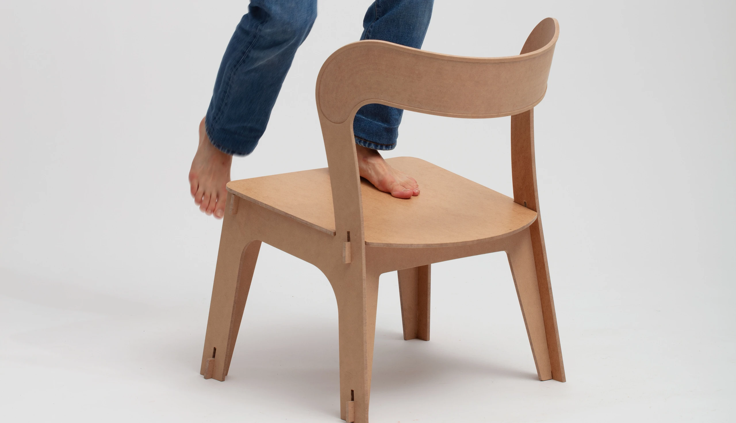 Judith Burgard entwickelte eine innovative Design-Möbelserie, deren Herzstück – der Stuhl – für den Staatspreis Design 2024 nominiert wurde.