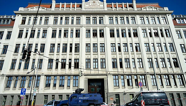 Mit Spielzeugwaffe in der Schule: Entwarnung in Wien