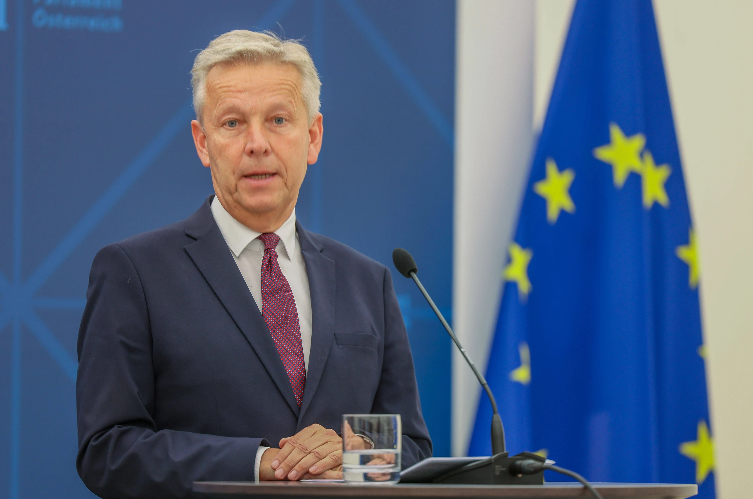 © IMAGO/SEPA.Media Blurred image background