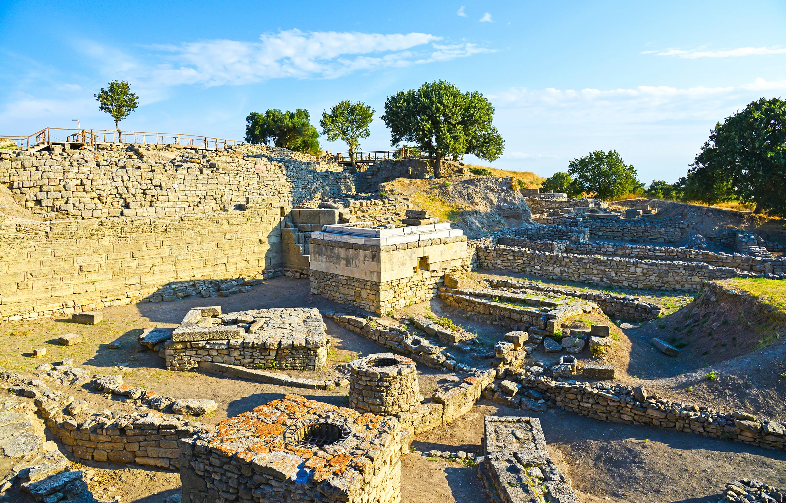 © Shutterstock.com/ Rusla Ruseyn Blurred image background