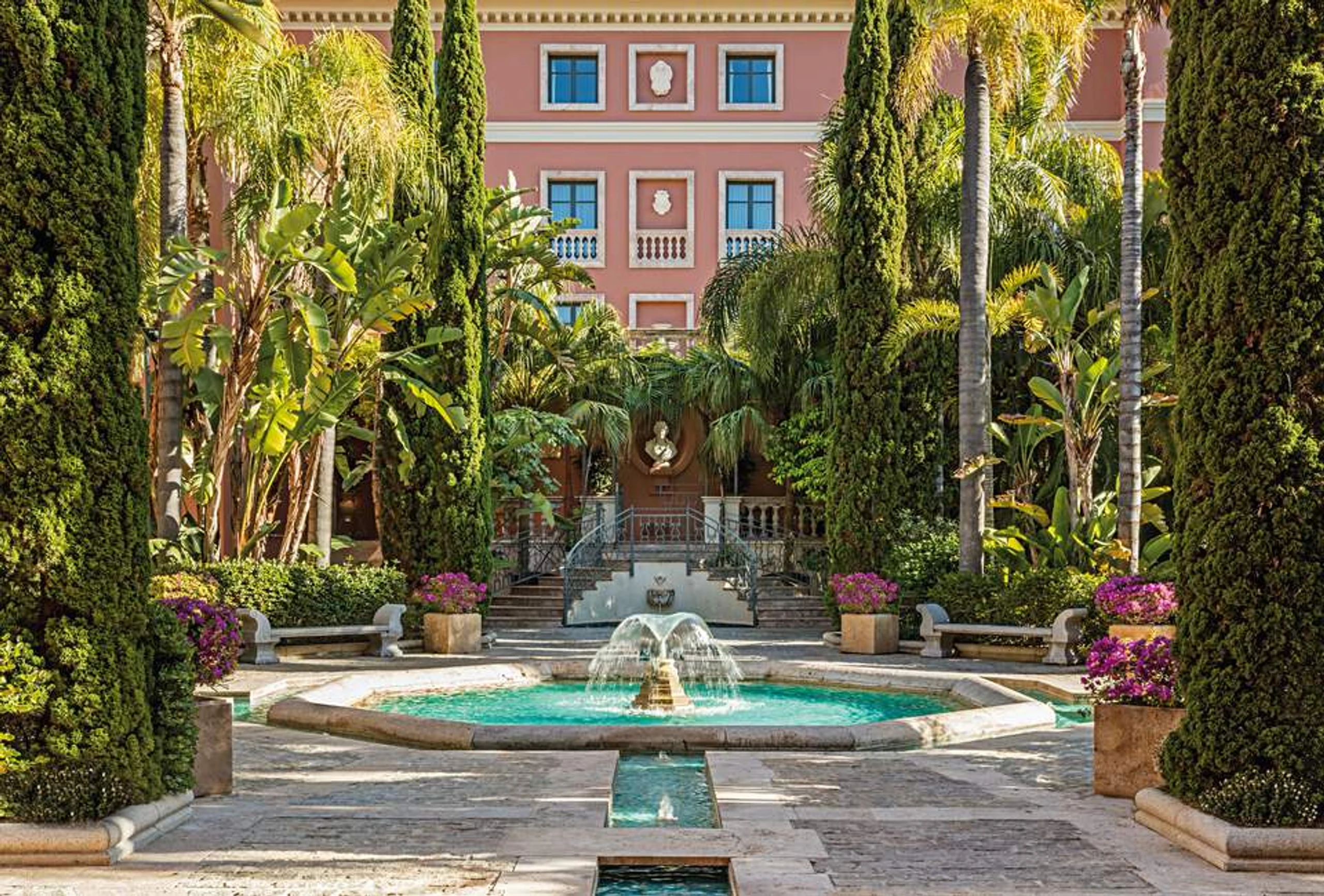 © Anantara Hotels<> Resorts & Spas, Anantara Hotels, Resorts & Spas Blurred image background