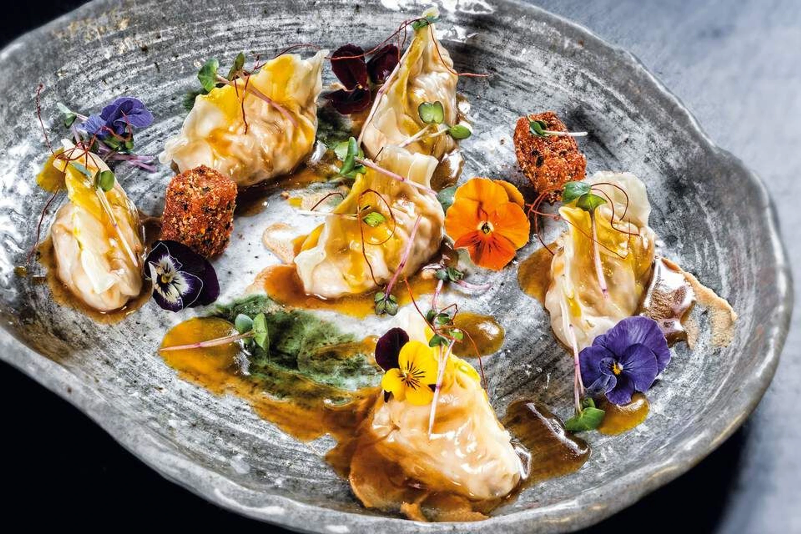 © Anantara Hotels, Resorts & Spas Genuss. Mit der Übernahme des Luxusreso Blurred image background