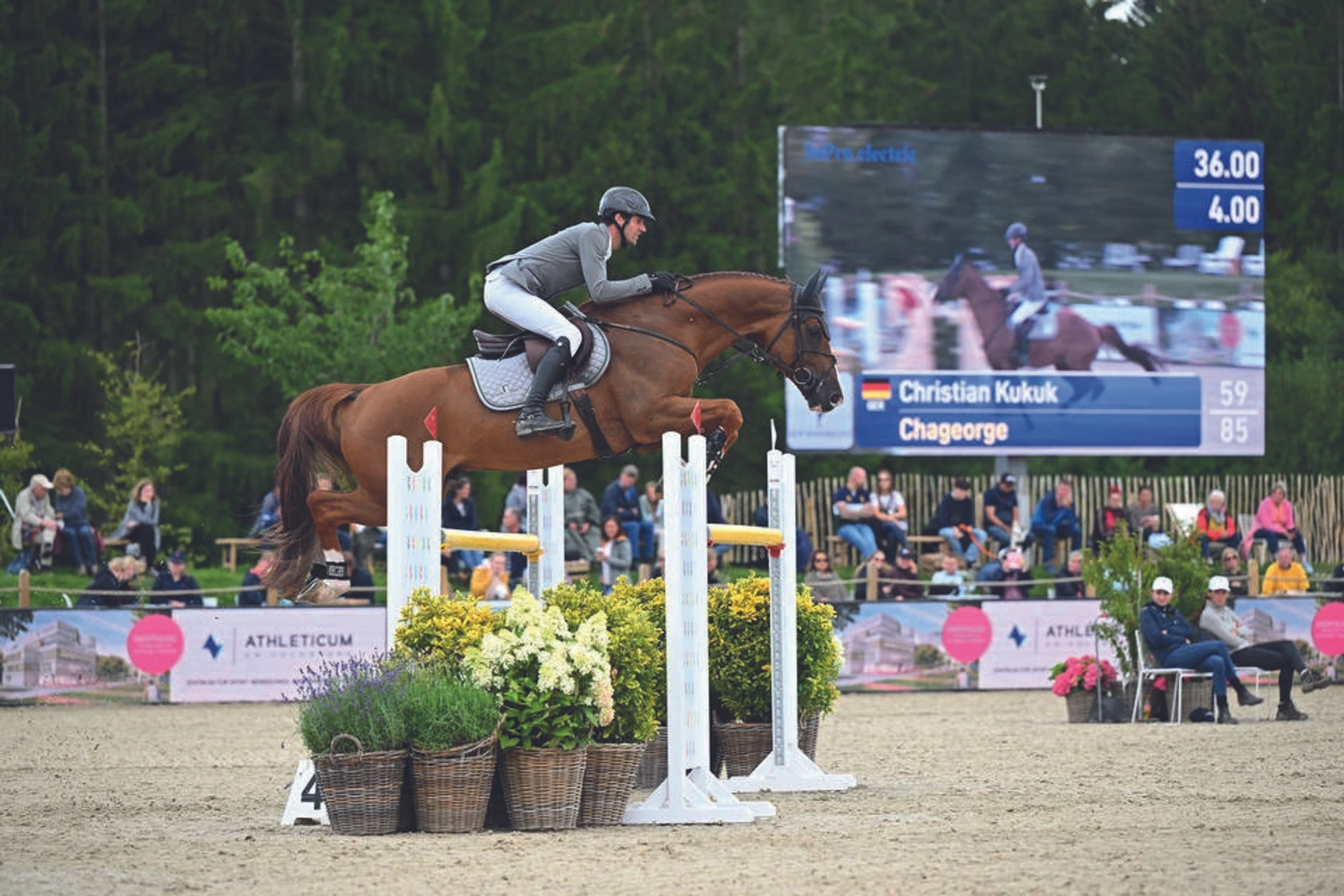 © 1clicphoto Blurred image background