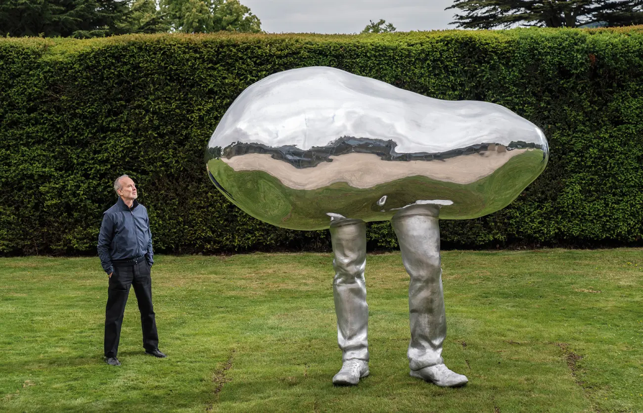 Das Schloss von Erwin Wurm samt Anwesen in Limberg, Bezirk Hollabrunn in Niederösterreich, ist selbst ein Kunstwerk.