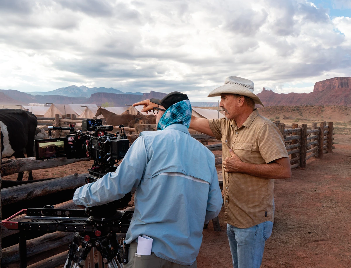 © 2022 Warner Bros. Pictures<> Inc., 2022 Warner Bros. Pictures, Inc. Blurred image background