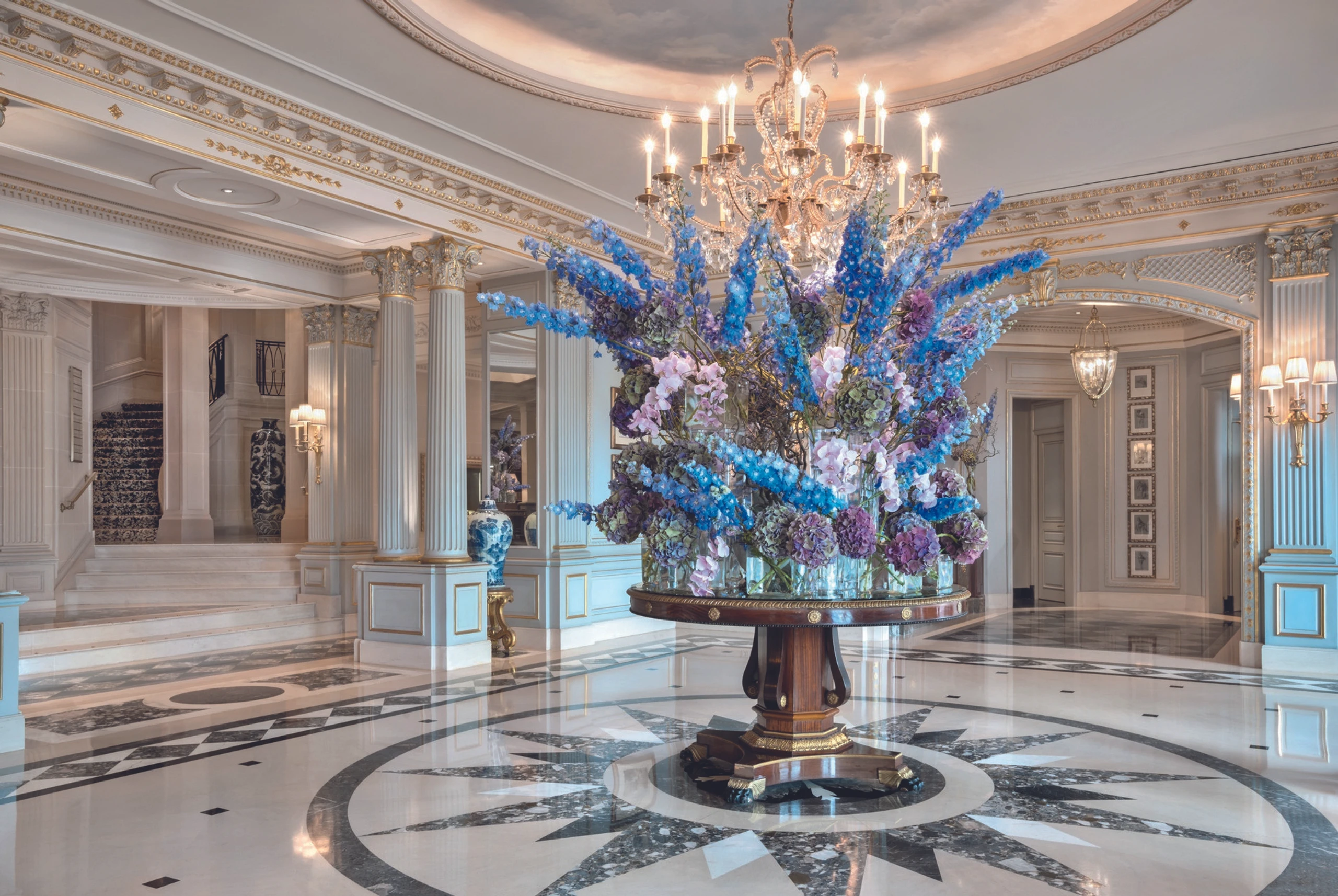 © PeterVitale/Four Seasons Blurred image background