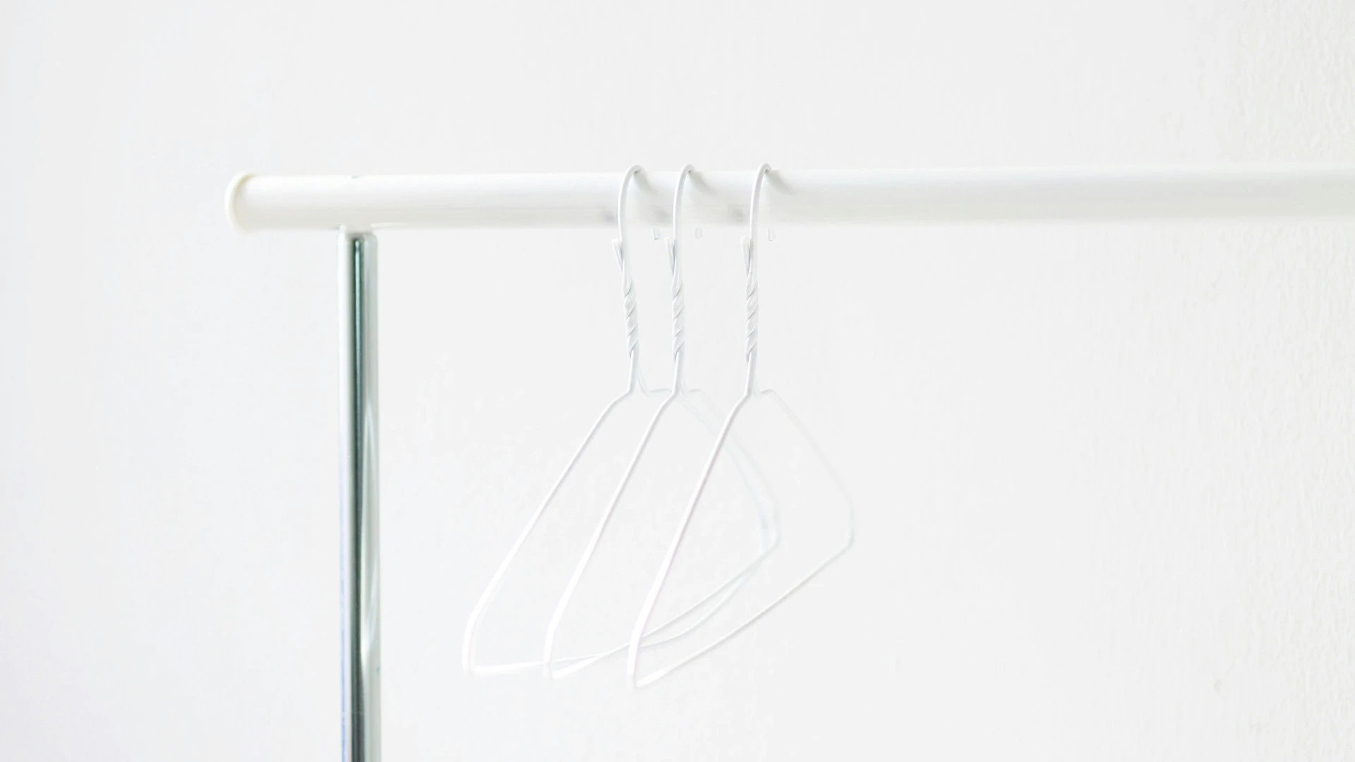 © Foto von Laura Mitulla auf Unsplash Blurred image background