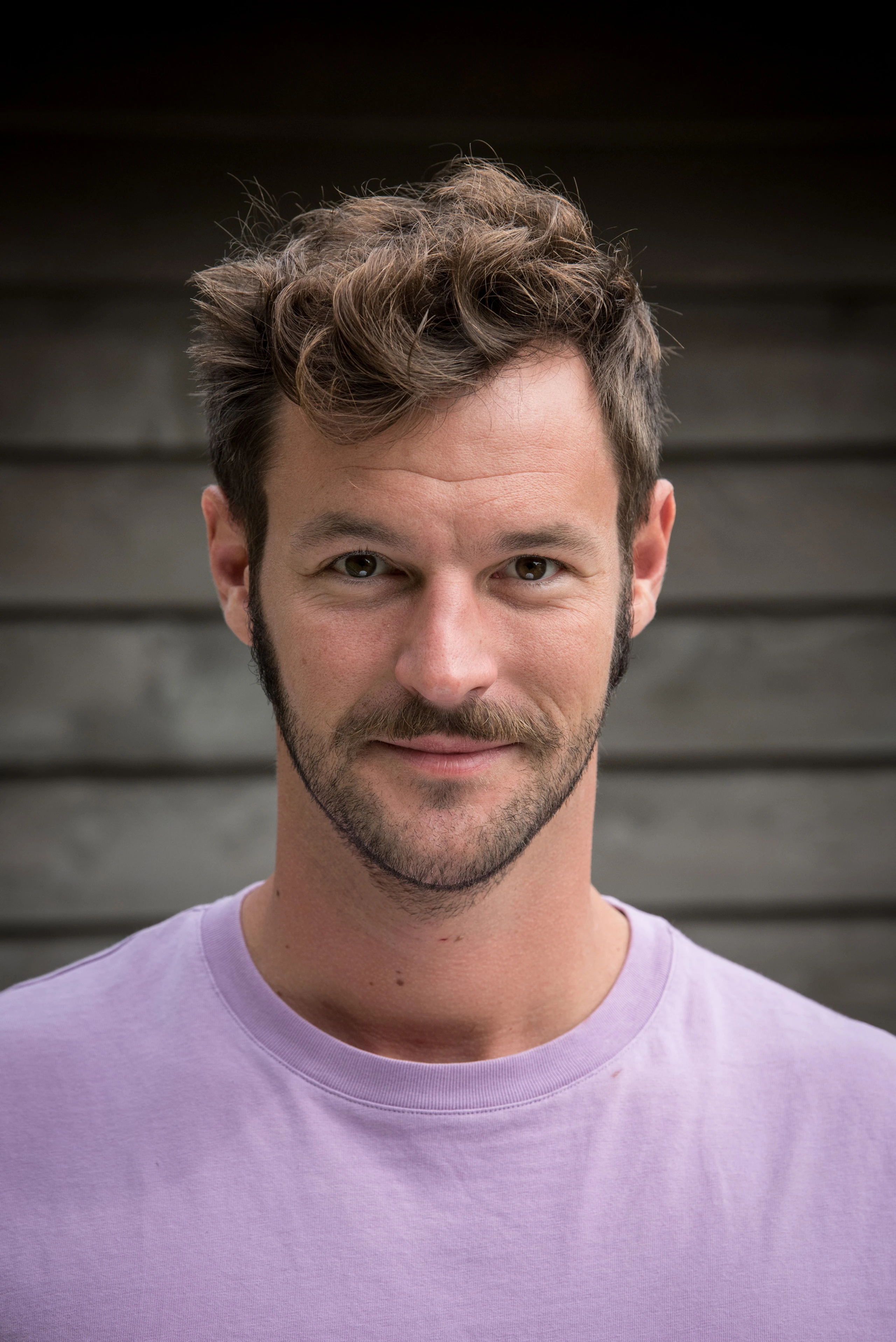 © Ricardo Herrgott Blurred image background