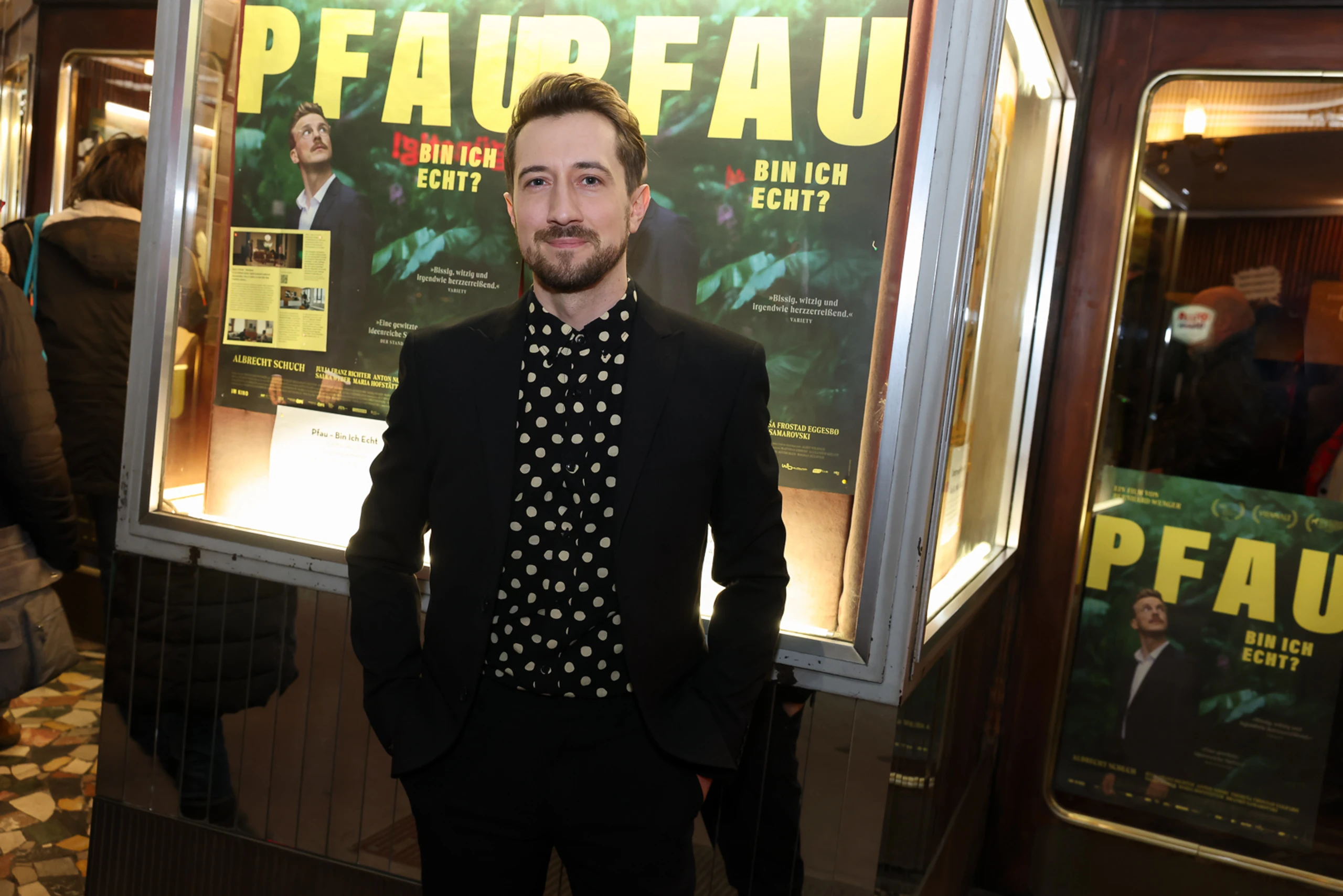 PFAU - BIN ICH ECHT? Premiere von Bernhard Wenger