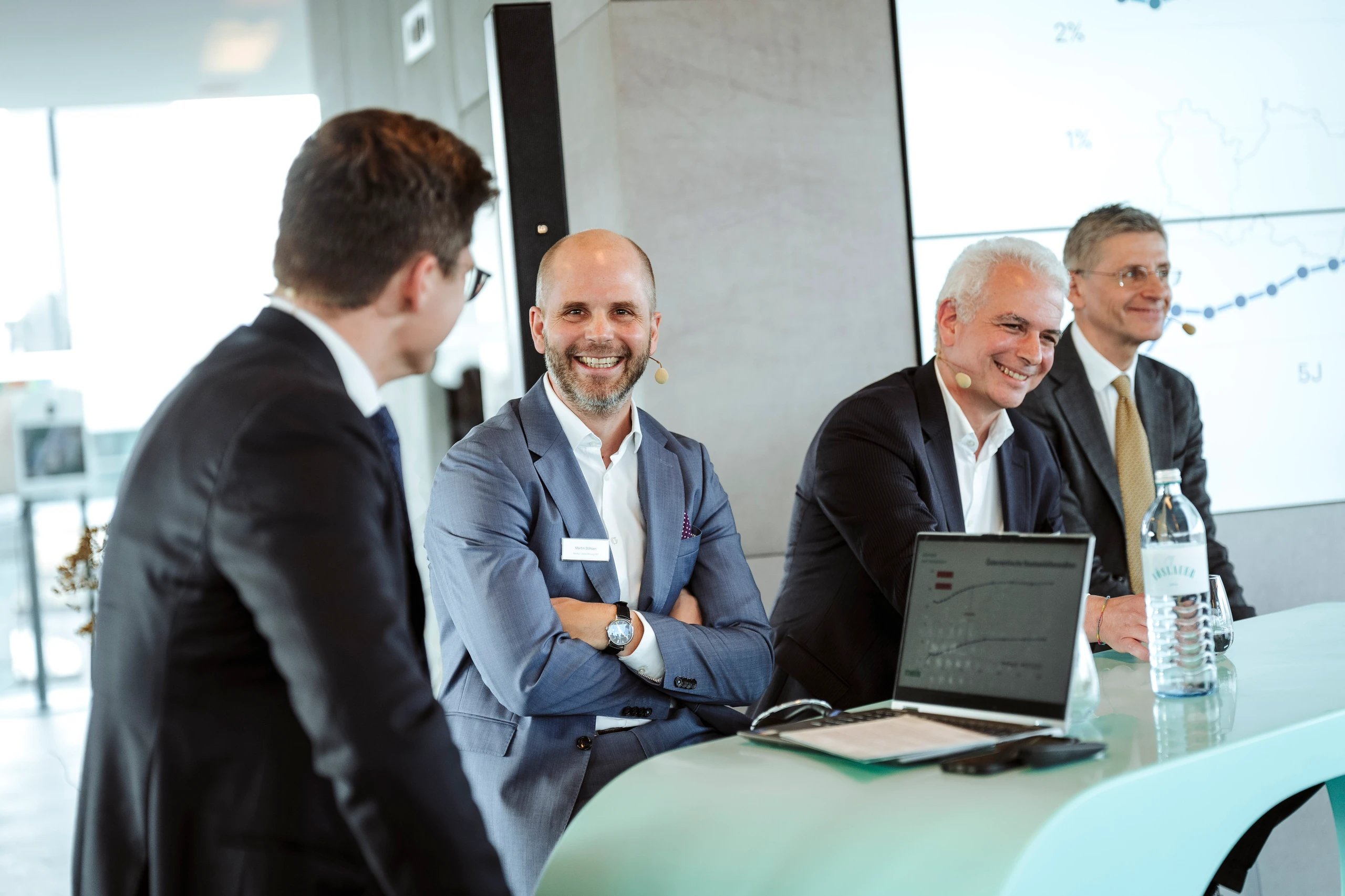 Geschäftsleute bei einer Präsentation. Foto von Nadine Studeny. www.nadine-studeny.at