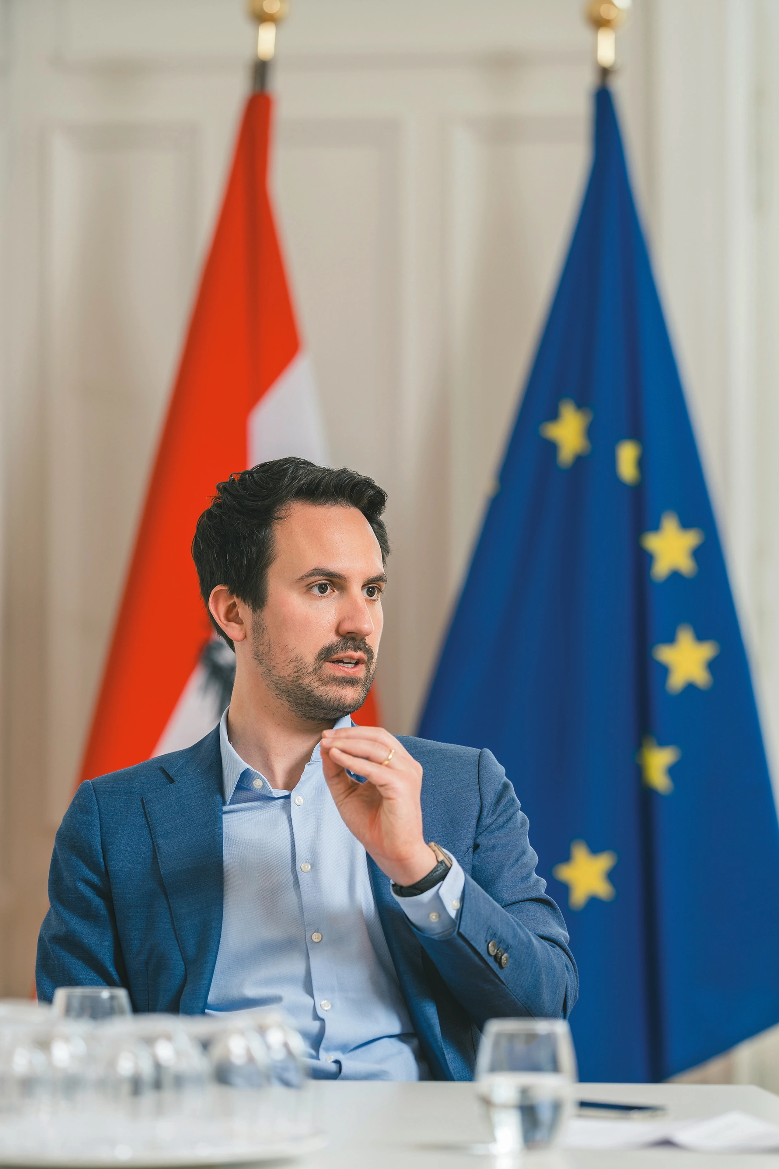 Social-Media-Verbot bis 14 und weniger Latein an Oberstufen fix