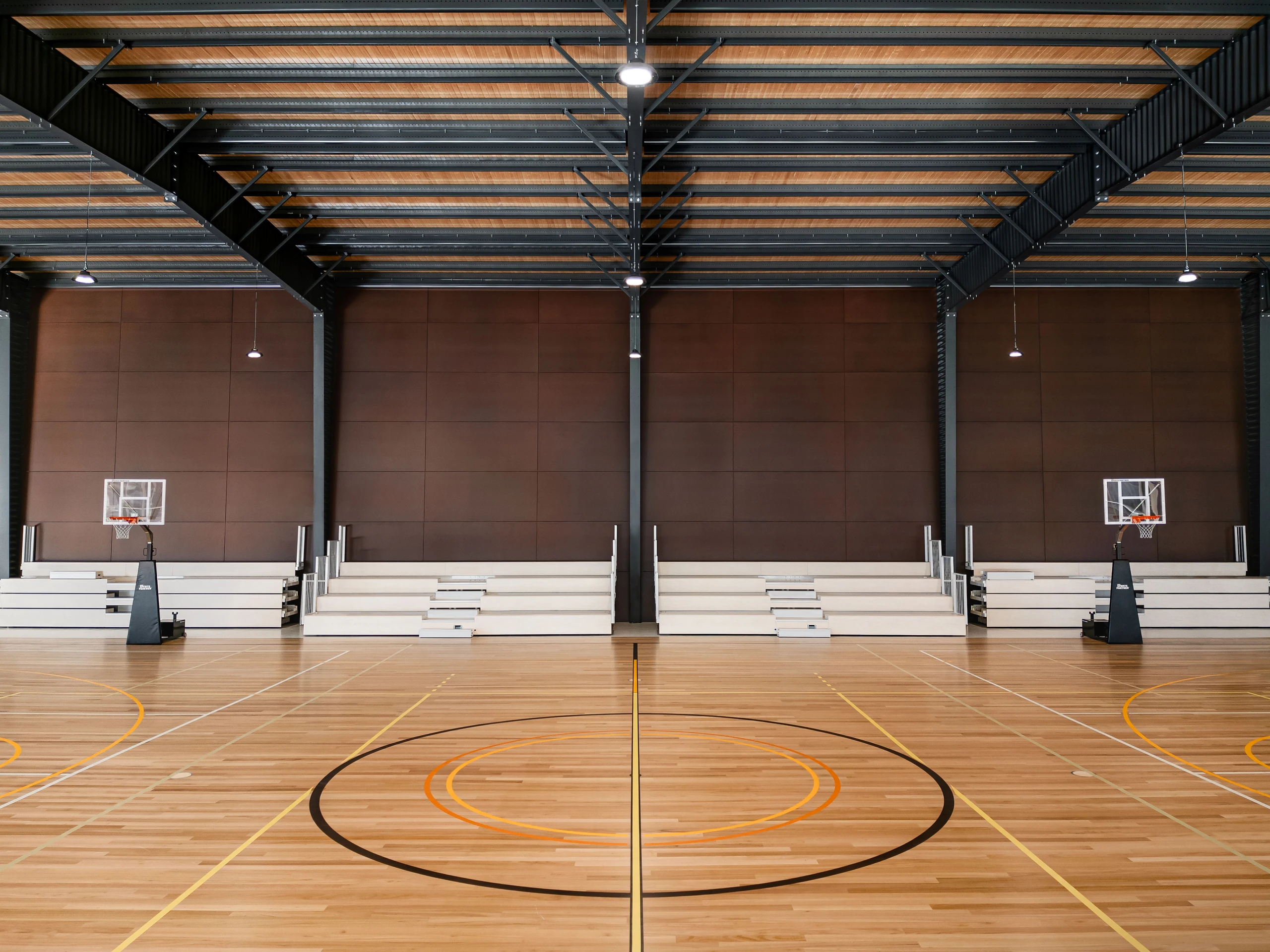 Fundermax „Authentic“-Sporthalle in Torre de Moncorvo in Portugal