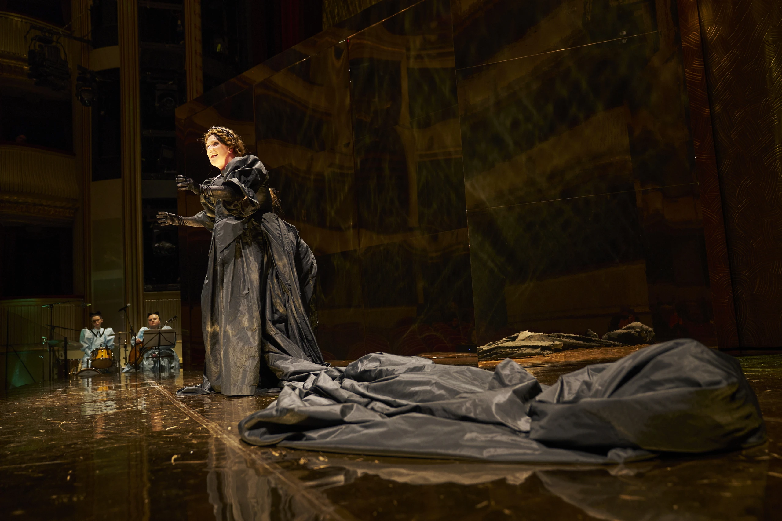 © Tommy Hetzel/Burgtheater Blurred image background
