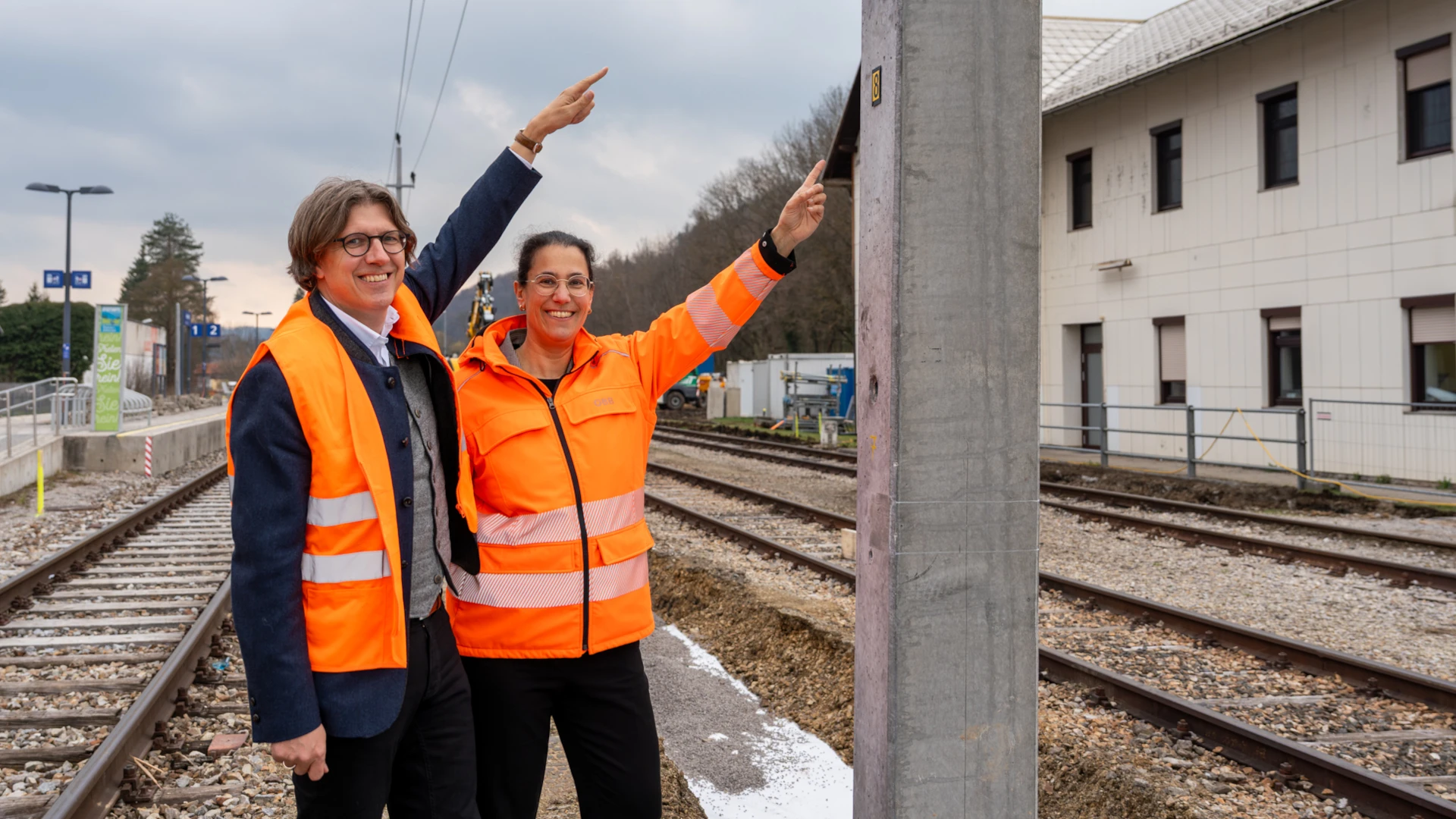 ÖBB recycelt alte Betonmasten für neue Oberleitungen der Traisentalbahn