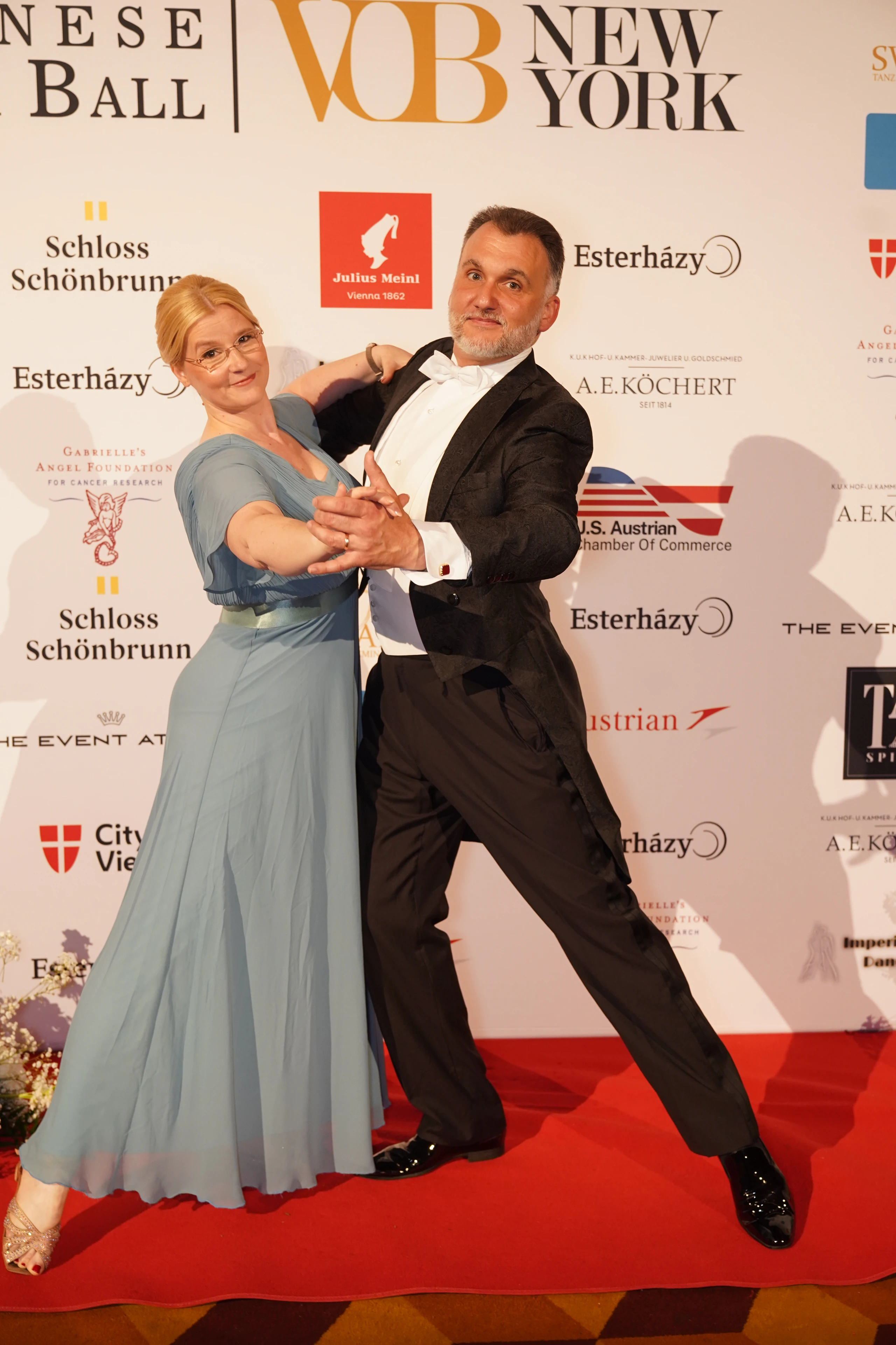 Elegantes Paar beim Esterházy Ball in New York. Offizielle Eventfotografie.
