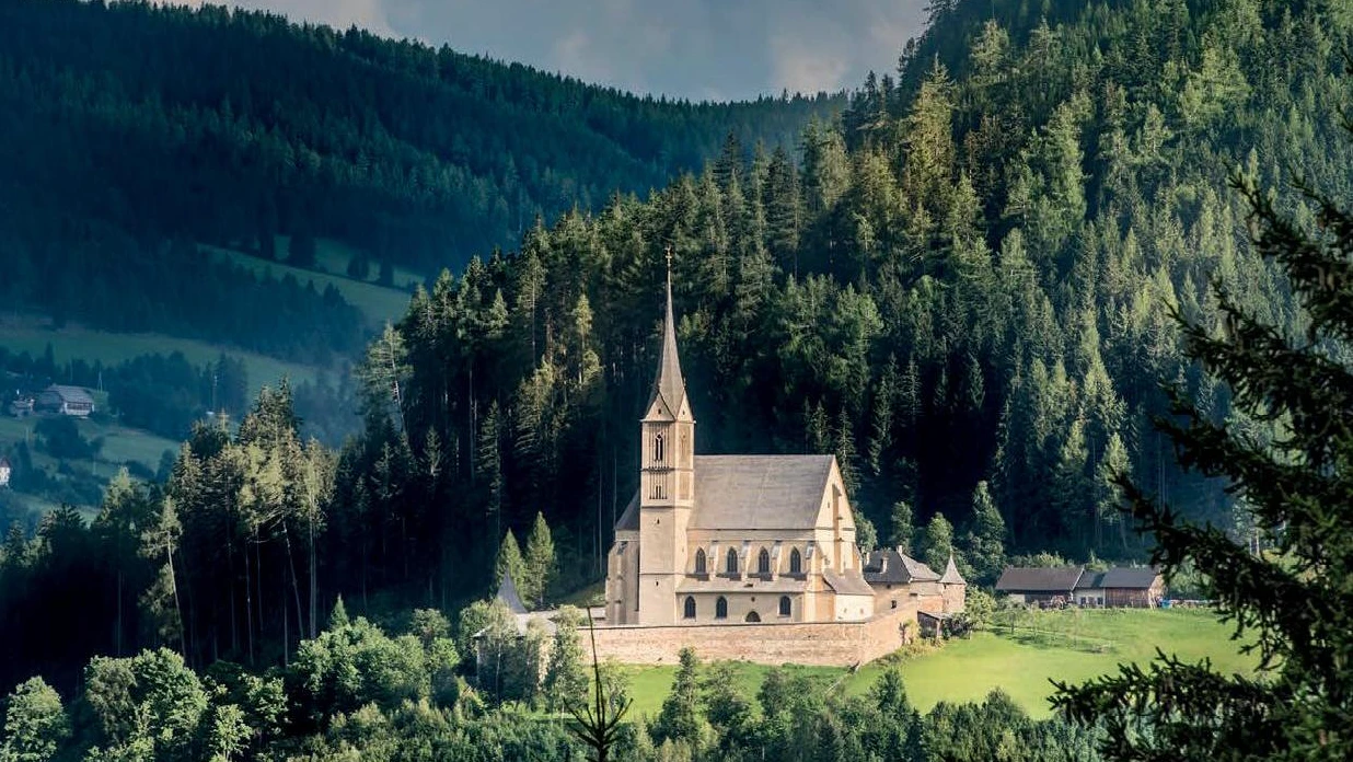 © Martin Köpp Blurred image background