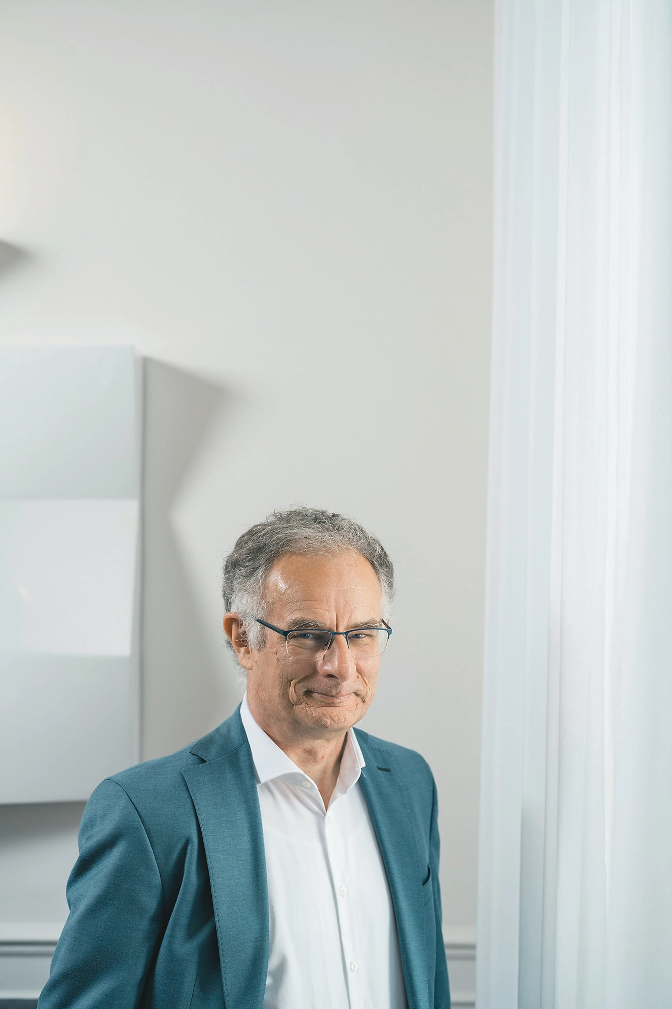 © Matt Observe Blurred image background