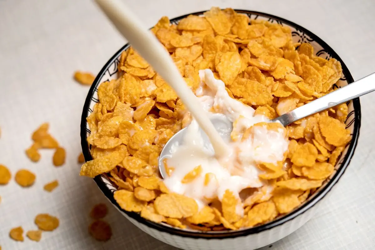 Wer L-Thyroxin einnehmen muss, sollte in der Früh Milchprodukte meiden