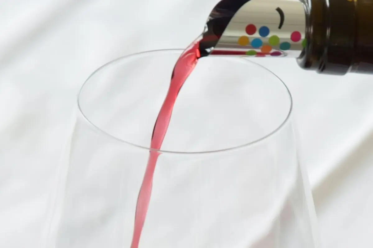 Ein "Drop Stop" verhindert, dass es beim Einschenken tropft