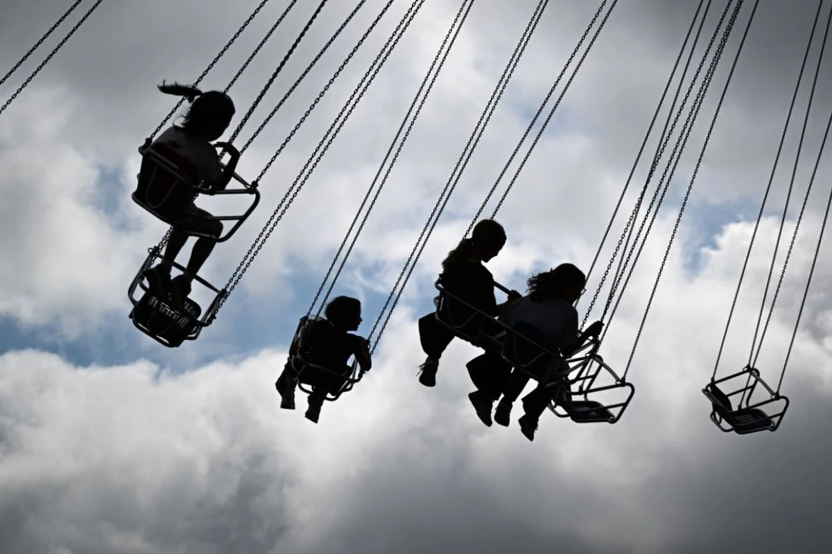 Kindervergnügen im Ringelspiel beim Mainfest in Frankfurt