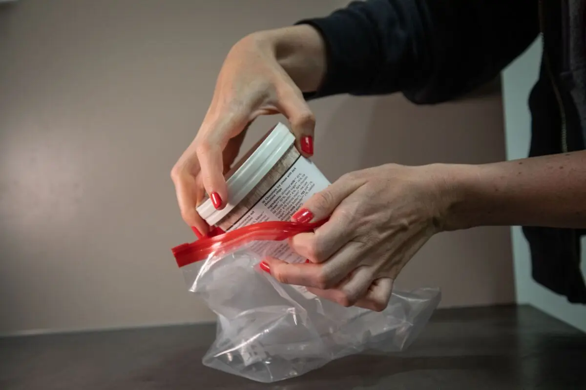 Steinhartes Eis soll sich durch einen Gefrierbeutel vermeiden lassen