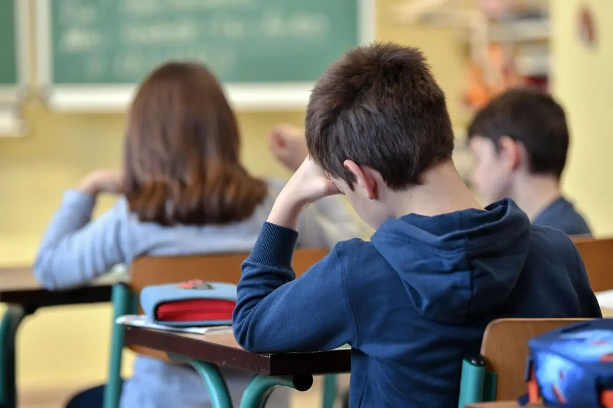 Das Einkaufen neuer Schulsachen schlägt oft auf das Familienbudget