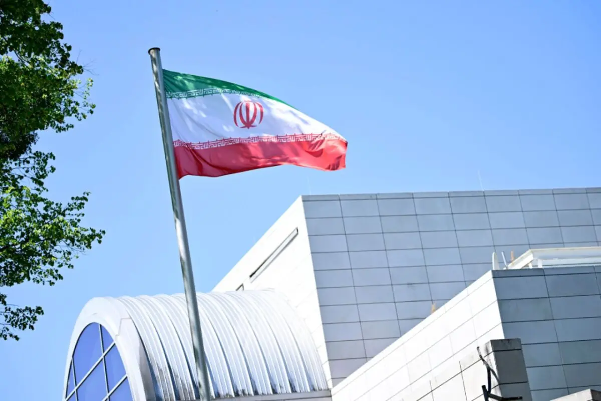 ++ ARCHIVBILD ++ Kritik an Todesstrafe im Iran (Themenbild Staatsfahne)