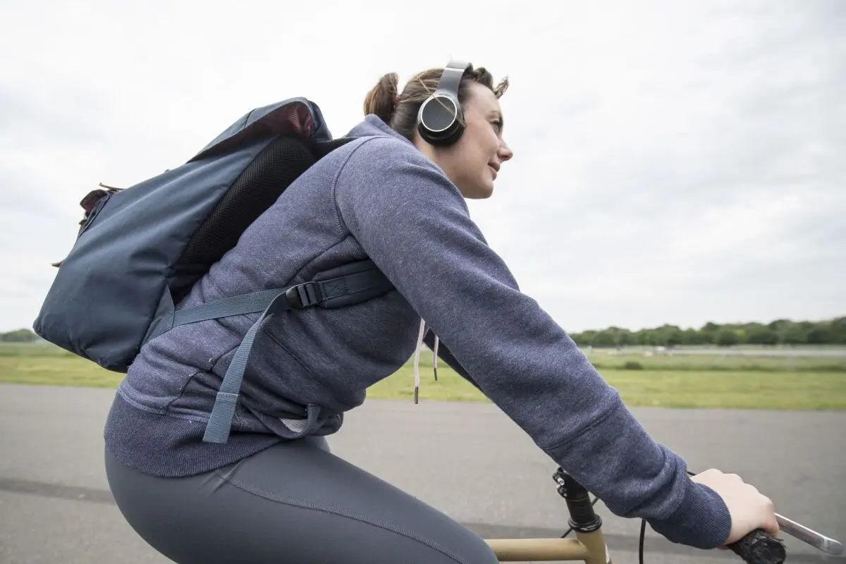 Freudige Erlebnisse werden durch energiegeladene Lieder erinnert
