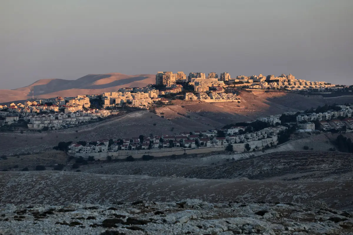 Blick auf die Siedlung Maale Adumim bei Jerusalem