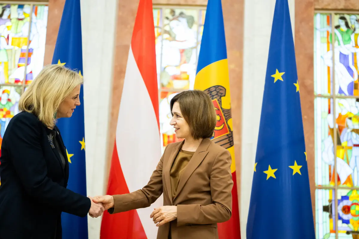 Meinl-Reisinger beim Empfang durch Präsidentin Sandu